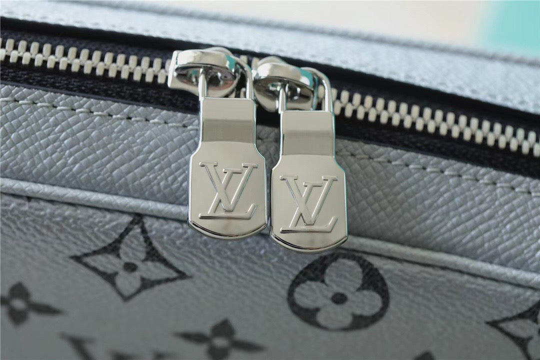 LV Outdoor Messtlmger Bag Monogram/Taiga Gunmetal Grey For Mtlm, Bags, Shoulder And Crossbody Bags 10.2in/26cm LV M30830