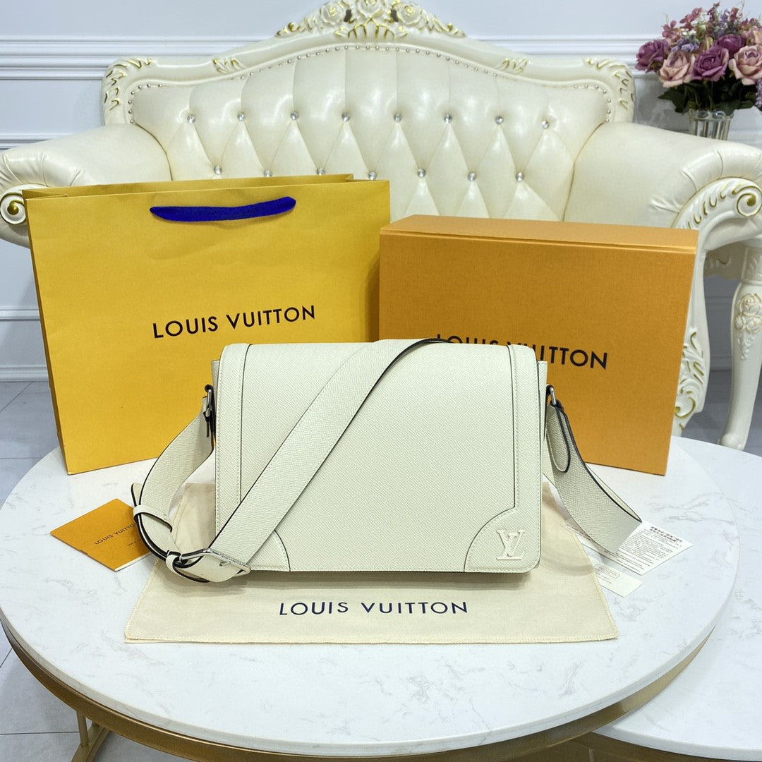 LV New Flap Messtlmger Bag Taiga White For Mtlm, Bags, Shoulder And Crossbody Bags 11.1in/28.3cm LV 