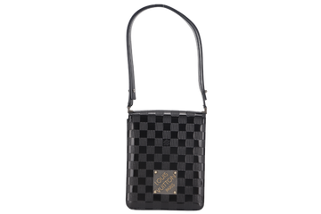 LOUIS VUITTON M92129 CABARET CLUB HANDBAG DAMIER VERNIS SILVER HARDWARE WITH DUST COVER