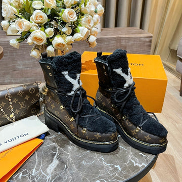 Premium Louis Vuitton BOOTS 043