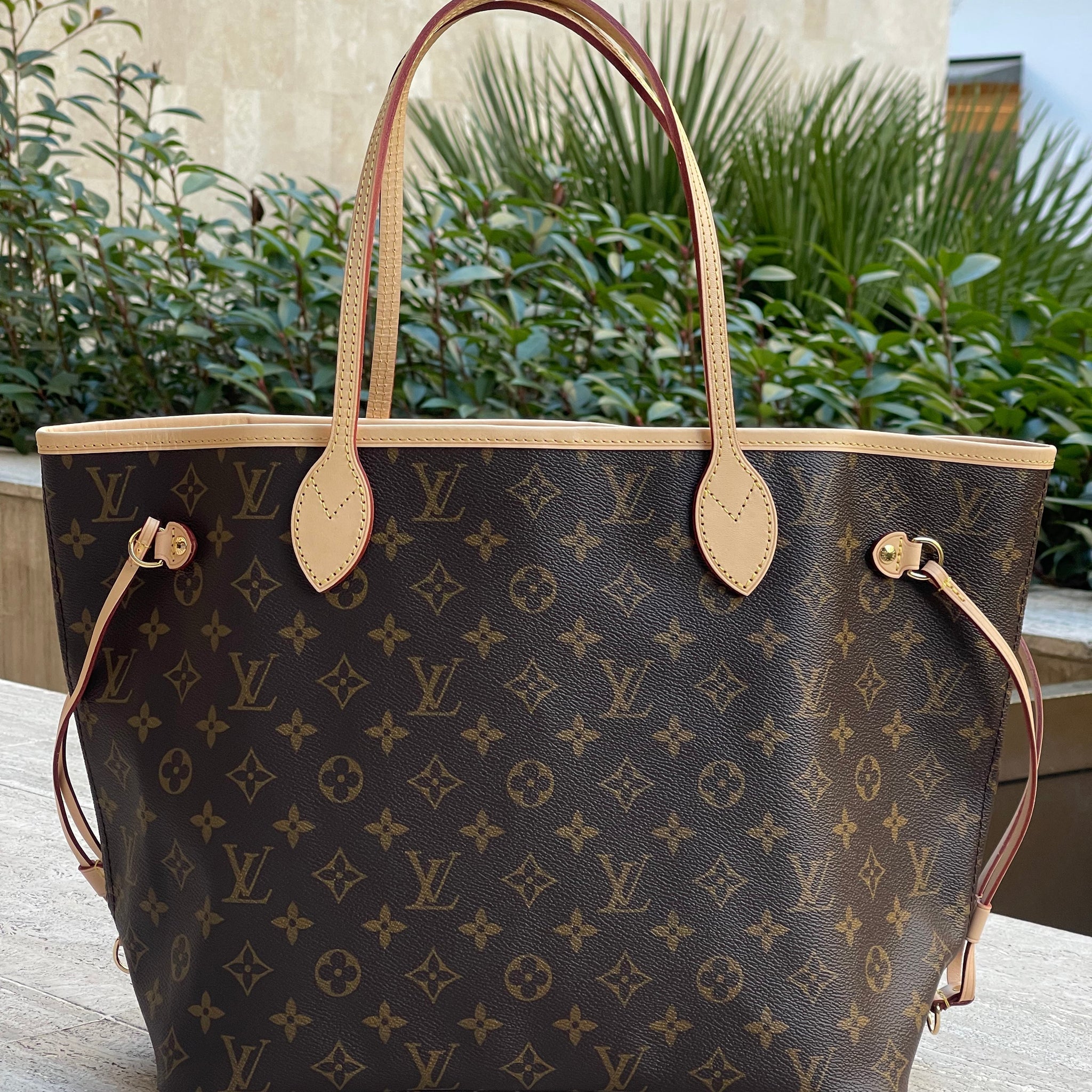 Louis Vuitton - Sac neverfull PM