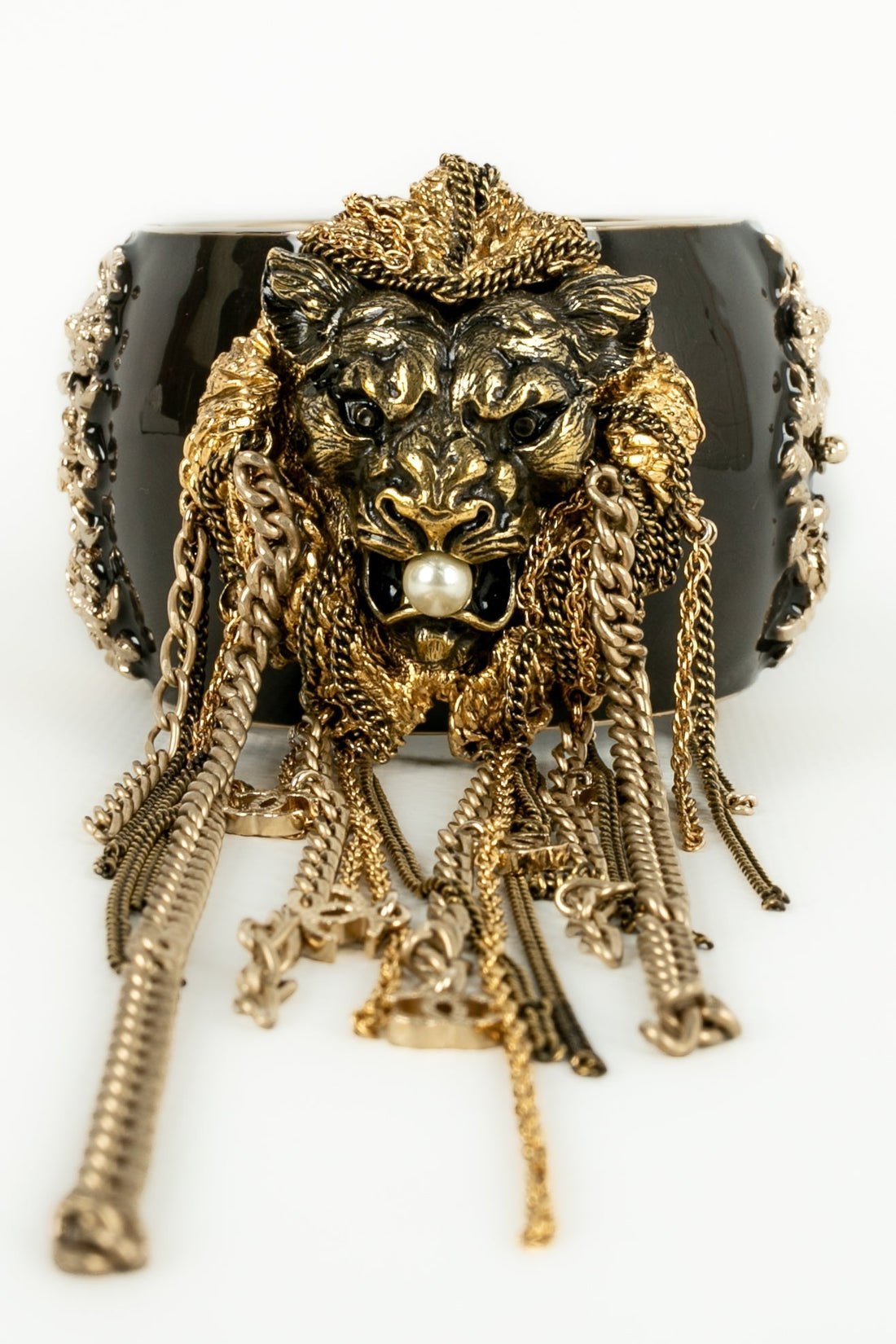 Bracelet "t�te de lion" Chanel 2011