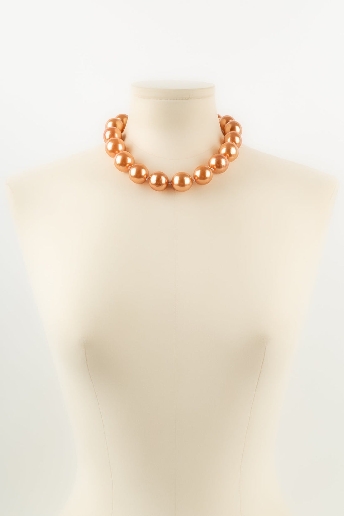 Collier de perles oranges Chanel