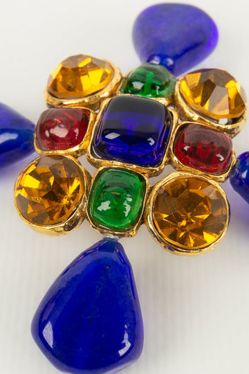 Broche en p�te de verre Chanel