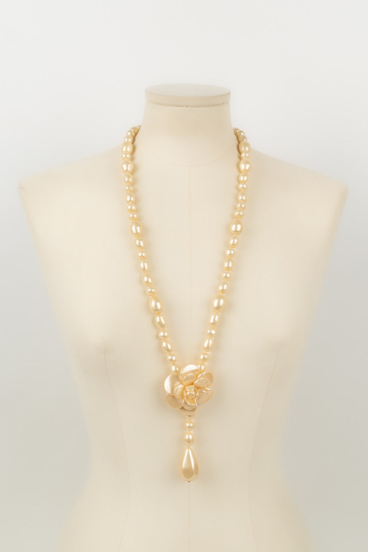 Collier cam�lia Chanel Printemps 1999