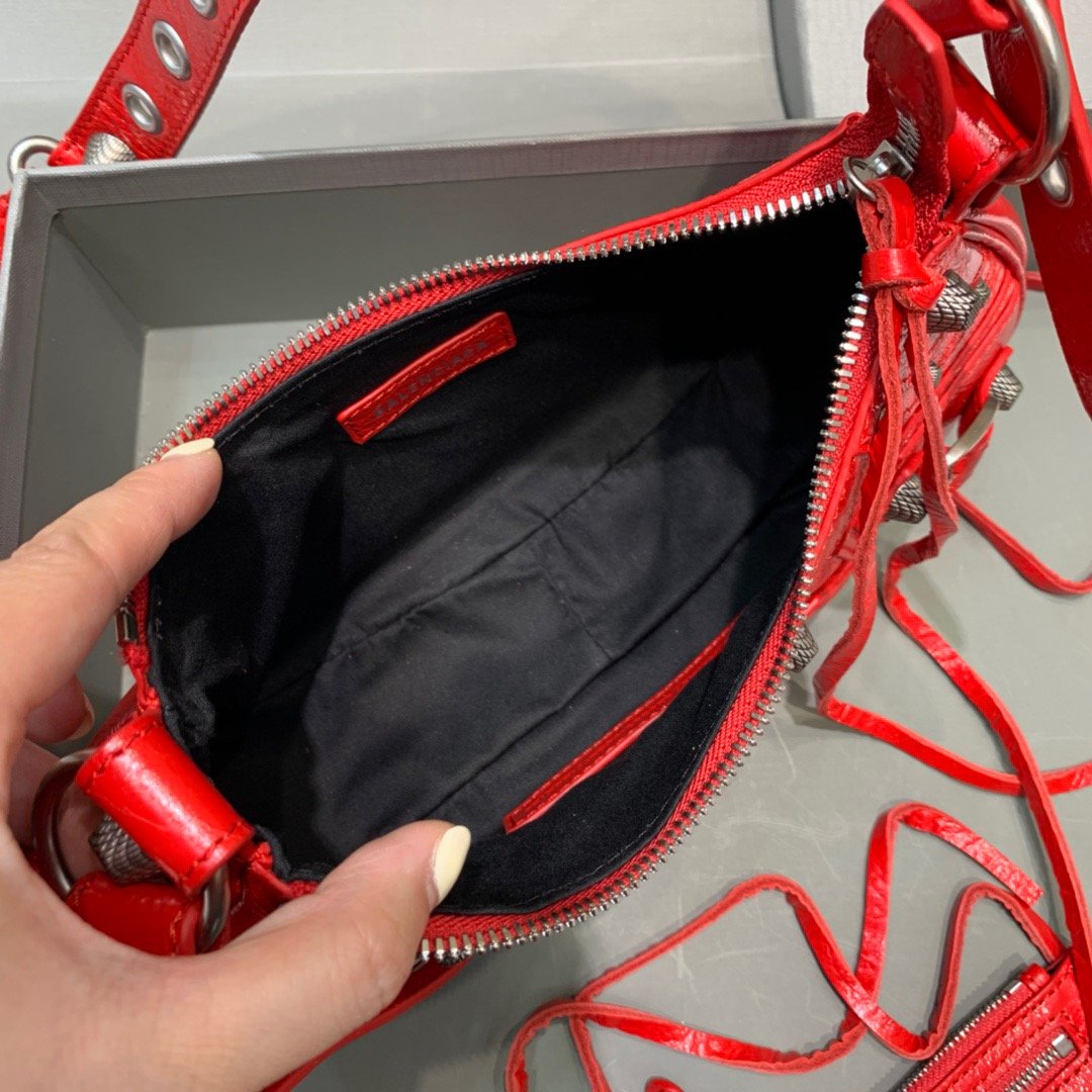 Baltlm Le Cagole XS Shoulder Bag In Red, For Womtlm,  Bags 10.2in/26cm 6713091VG9Y6406