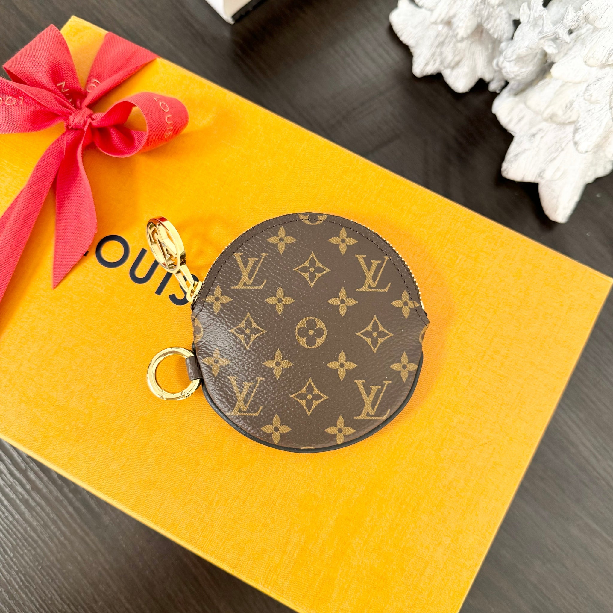 LOUIS VUITTON 2020 Monogram Mini Round Coin Purse