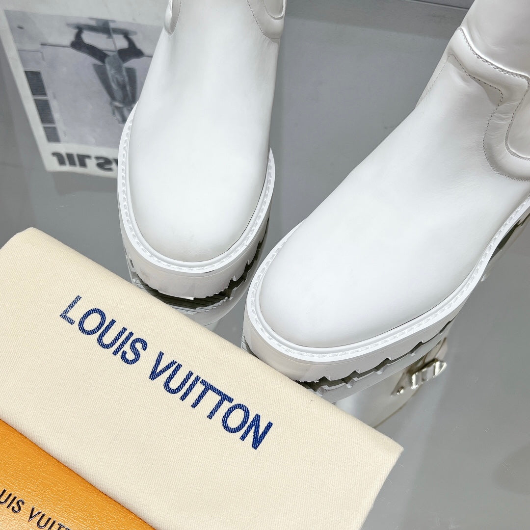 Premium Louis Vuitton BOOTS 014