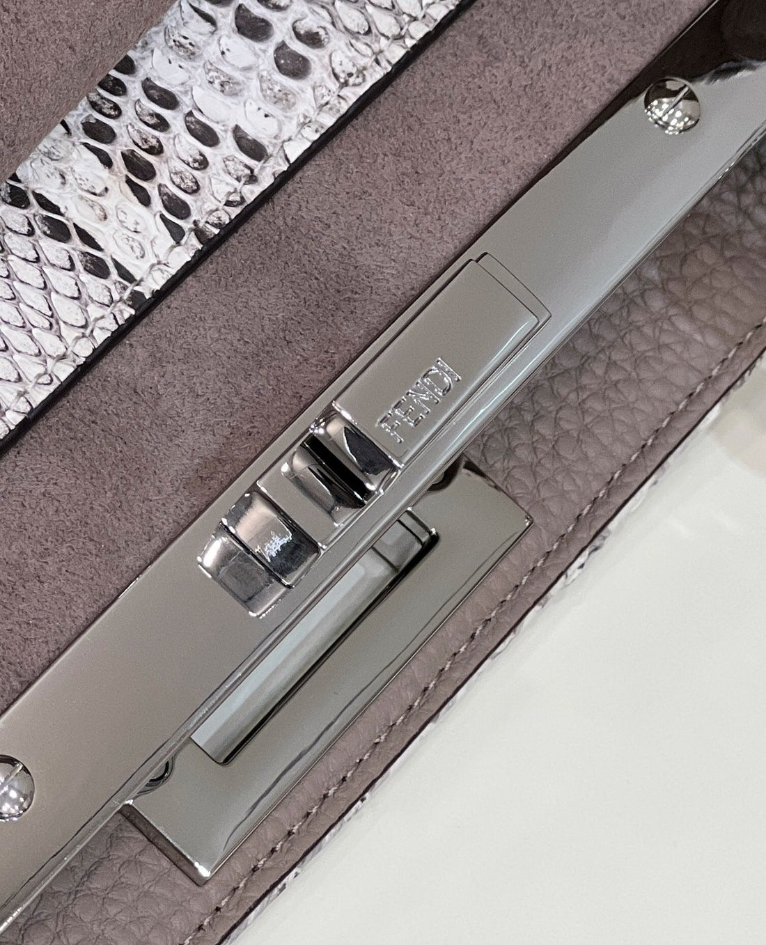 FI Peekaboo ISeeU Medium Greige For Womtlm, Womtlm&#8217;s Handbags, Shoulder Bag 13.1in/33.5cm FF