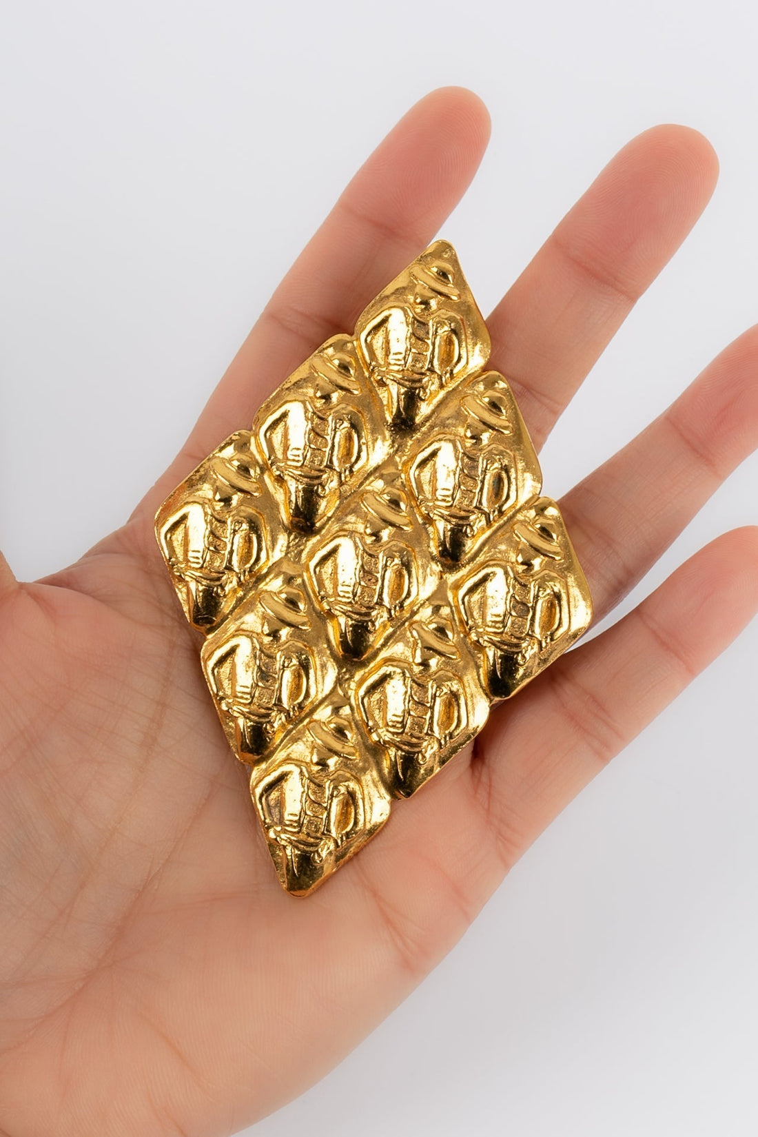 Broche dor�e Chanel