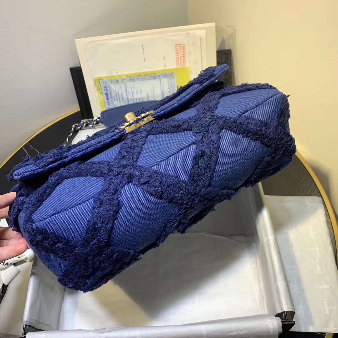 CHANEL 19 Flap Bag