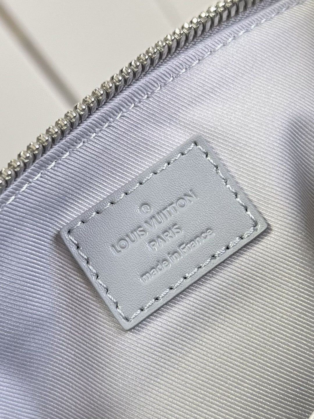 LV City Keepall Grey Aerogram For Womtlm, WoBags, Crossbody Bags 10.6in/27cm LV M59328