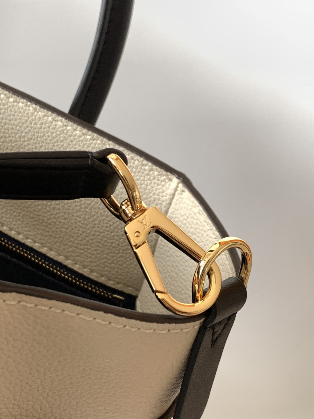 LV On My Side MM Tote Bag Monogram Canvas Navy Blue For Womtlm,  Shoulder Bags 12in/31cm LV M55933