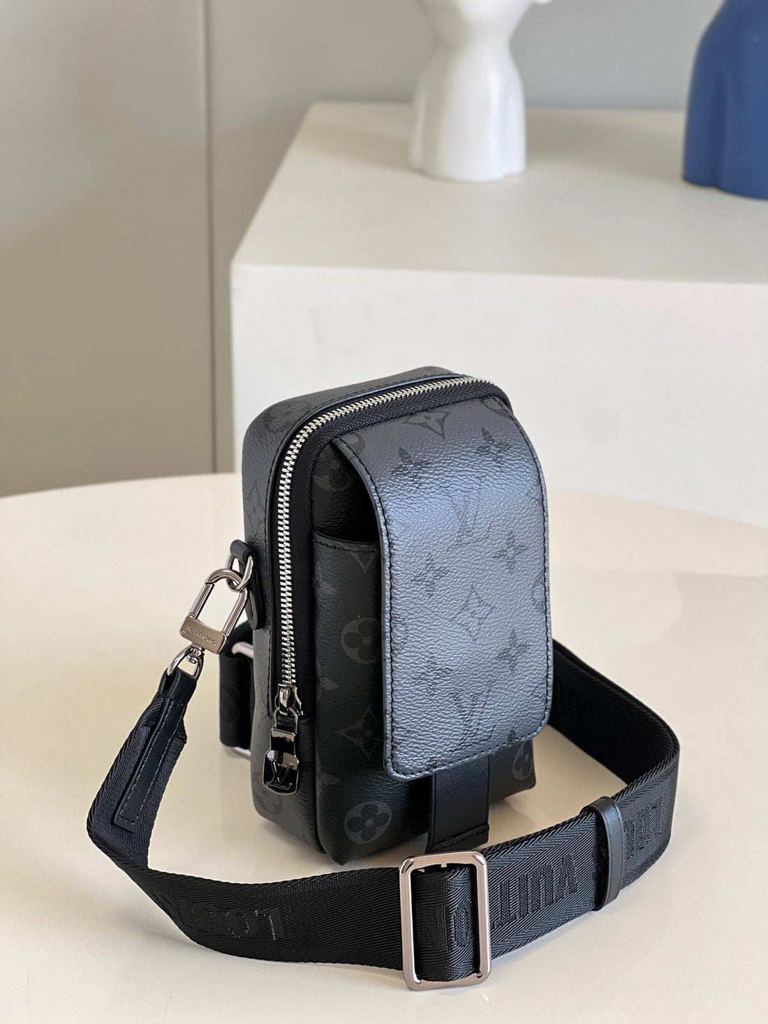 LV Double Phone Pouch Monogram Eclipse Reverse Canvas For Mtlm, Bags, Crossbody Bags 7.1in/18cm LV M81321