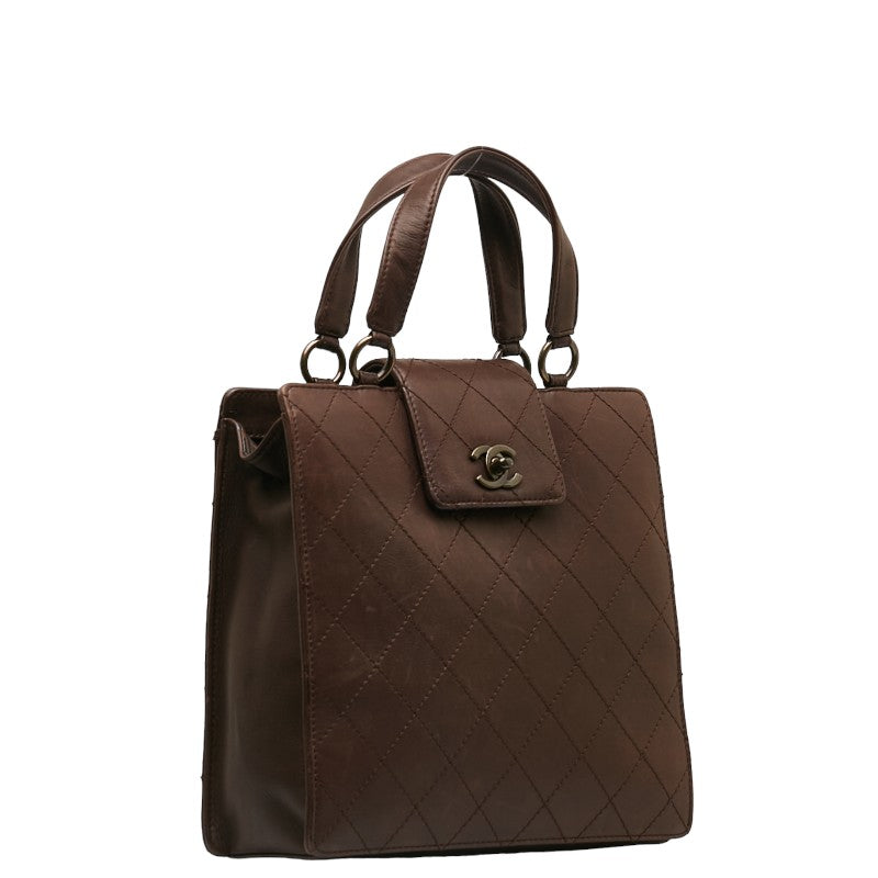 Chanel Quilted Leather Handbag Leather Handbag in Good condition