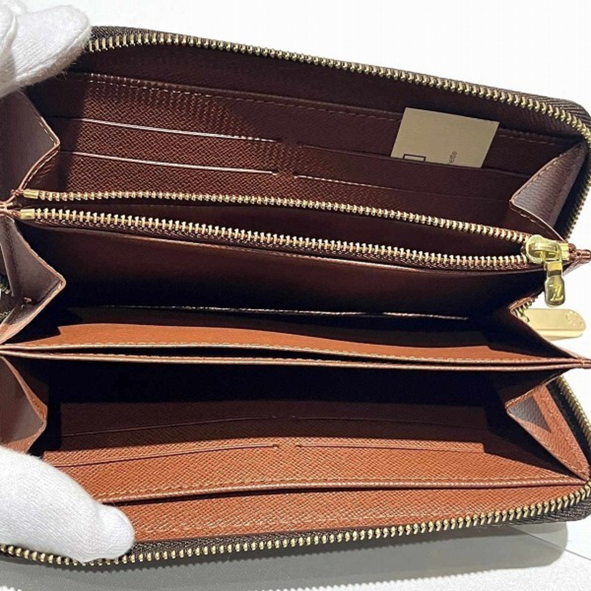 LOUIS VUITTON Zippy wallet