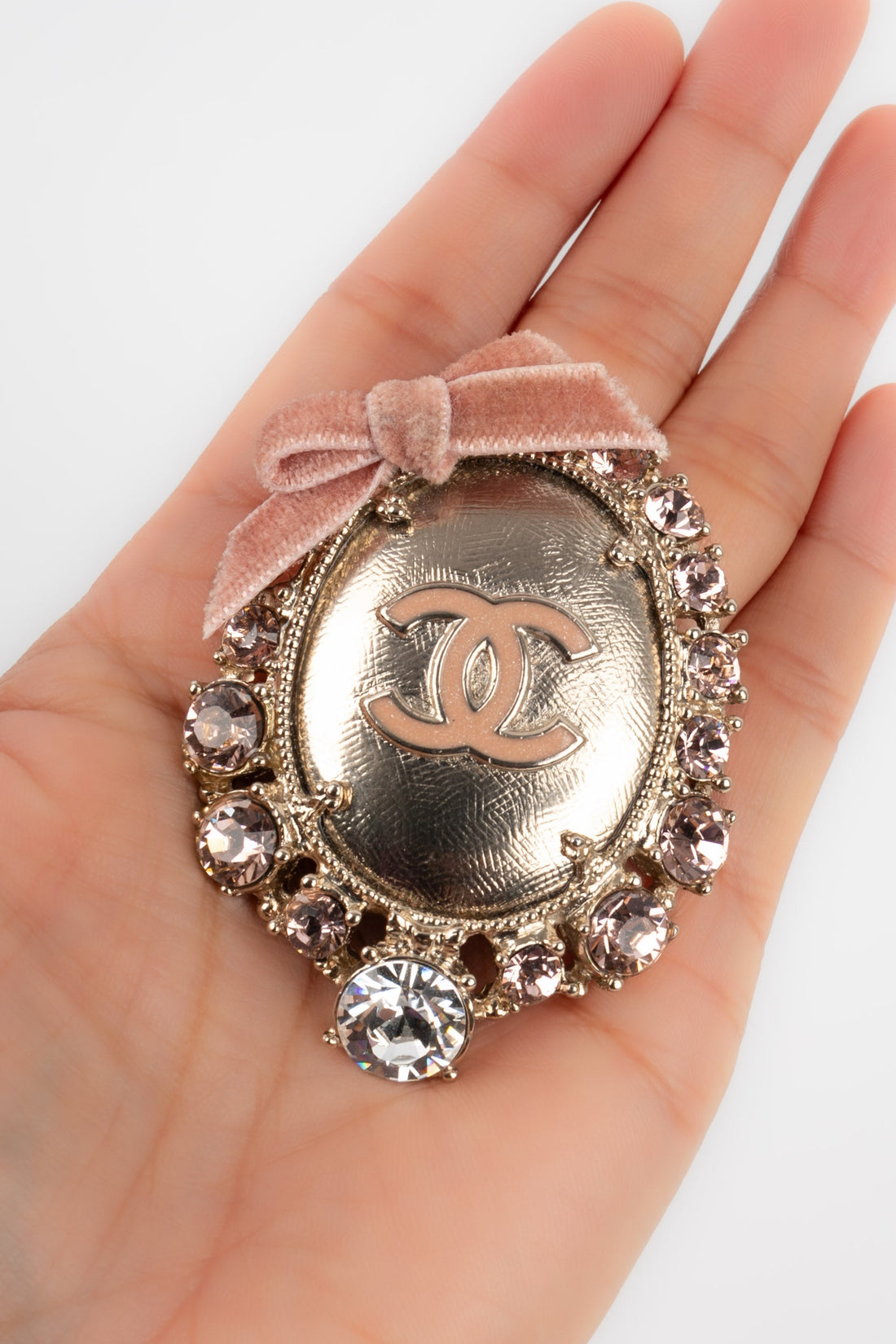Broche m�daillon Chanel