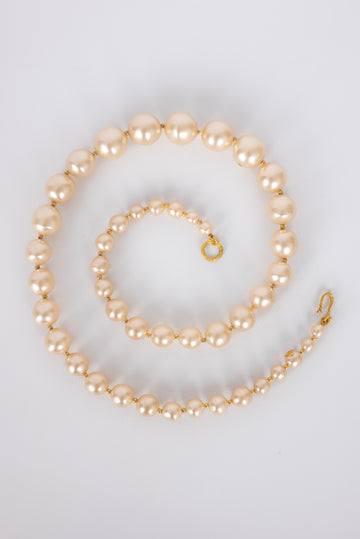 Collier de perles nacr�es Chanel 1990s
