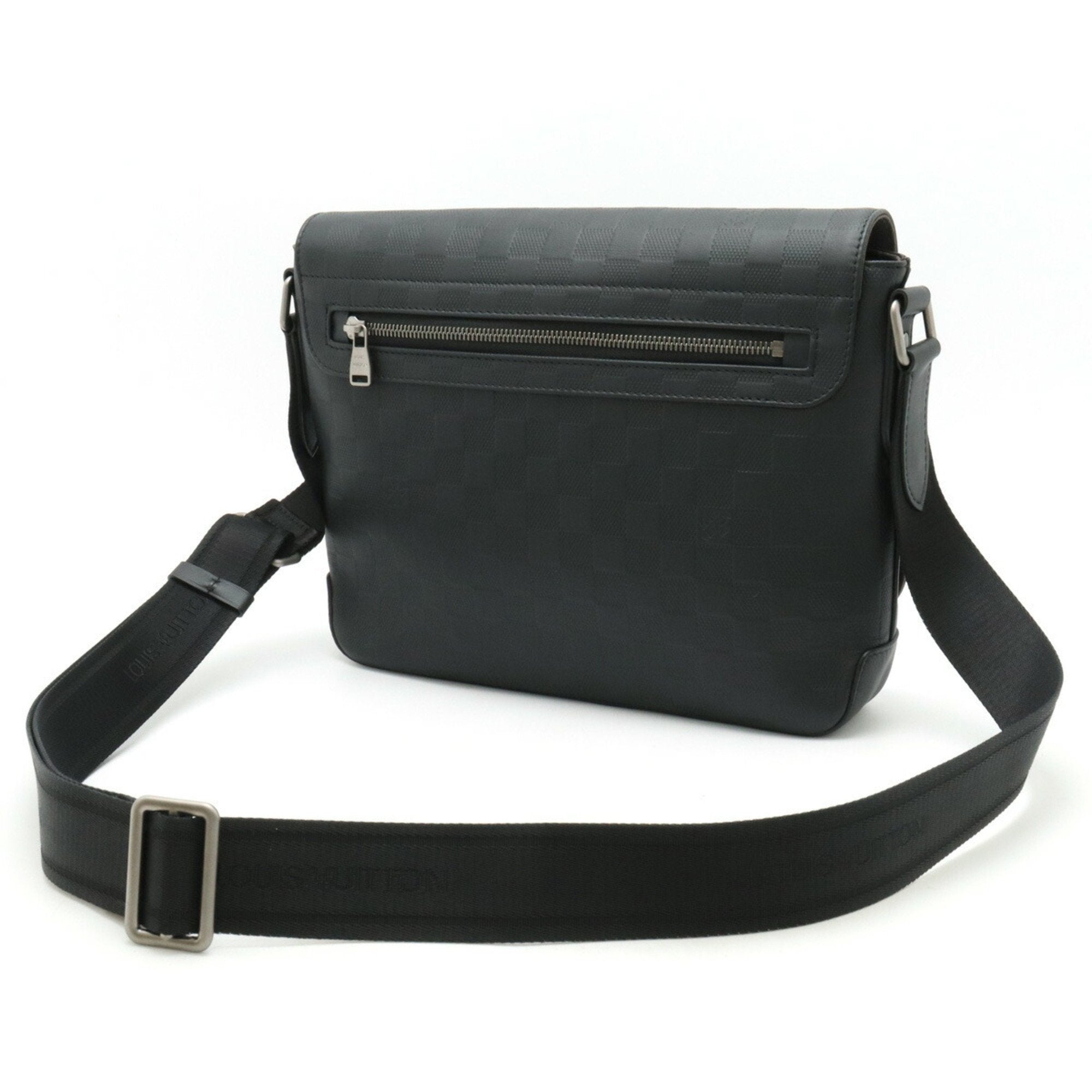 LOUIS VUITTON District Shoulder Bag