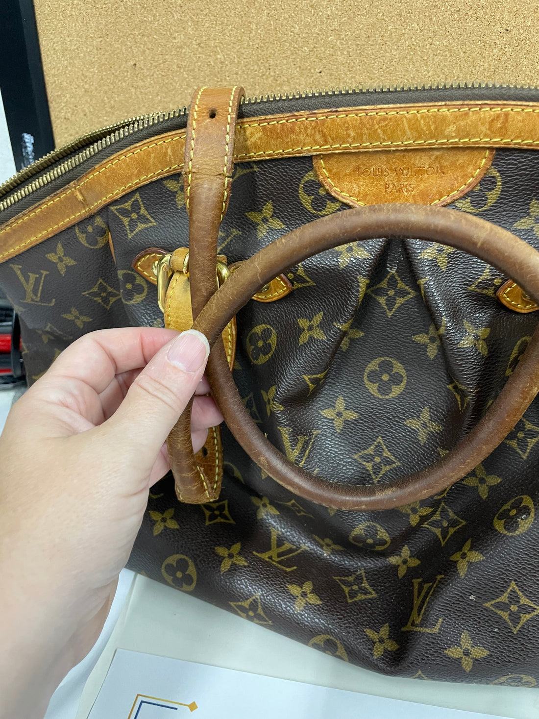 HandBag Luxury Designer By Louis Vuitton, Size: Medium