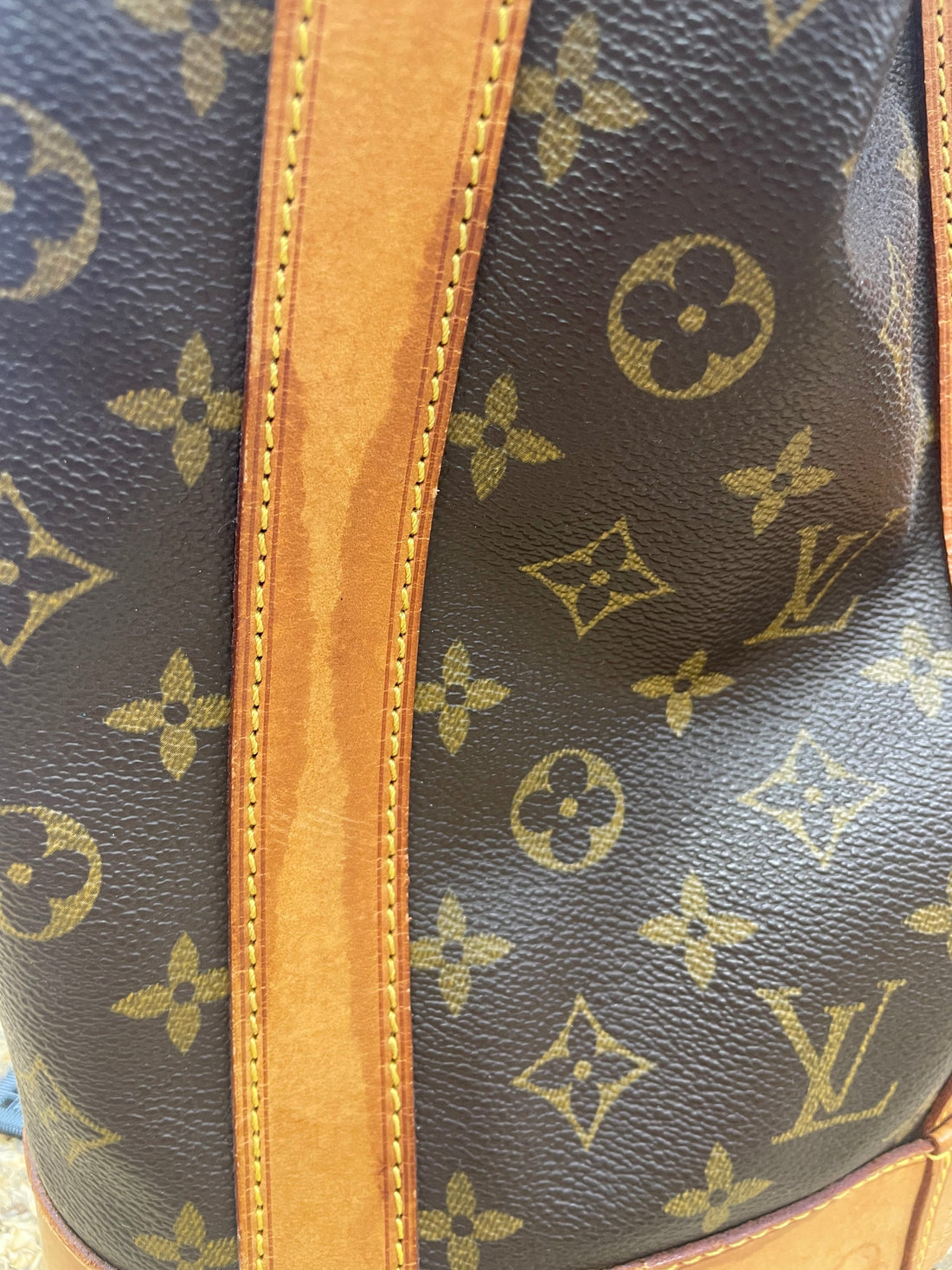 HandBag Luxury Designer By Louis Vuitton, Size: Medium