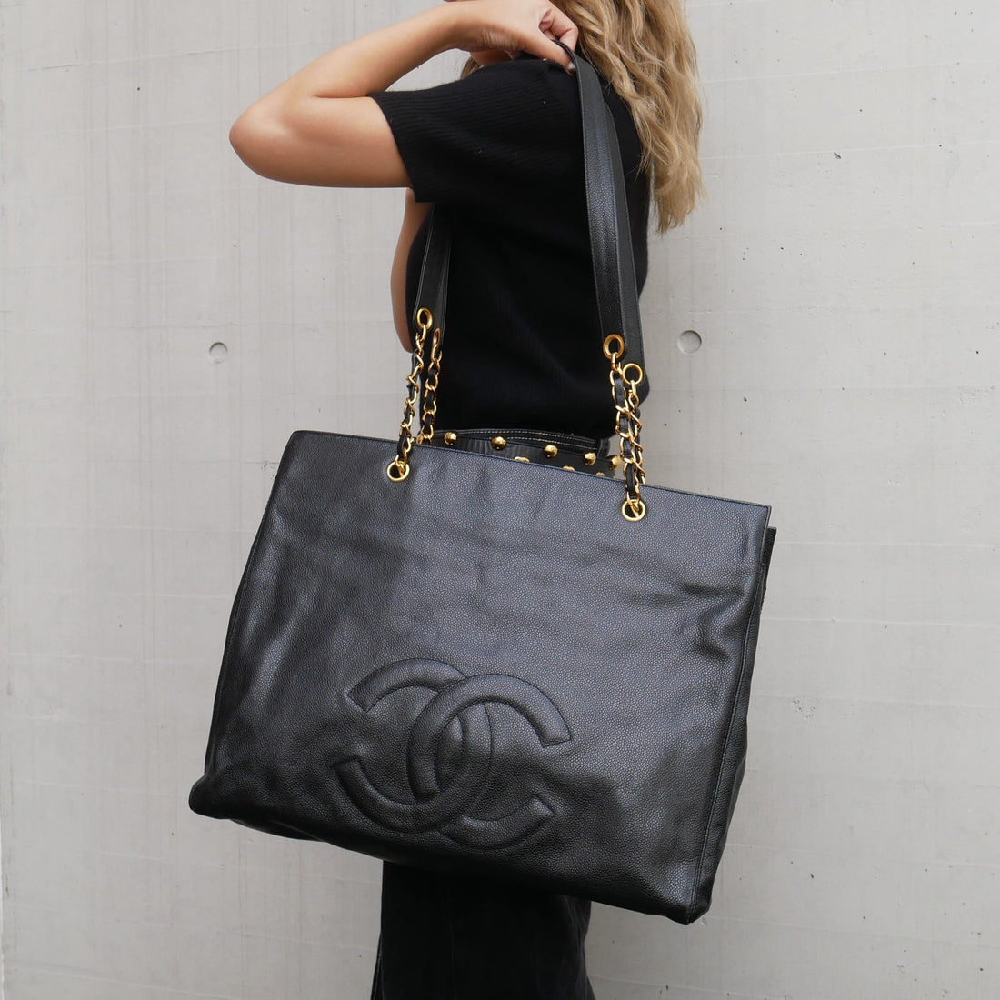 CHANEL 1996-1997 Black Caviar Tote XL 70881