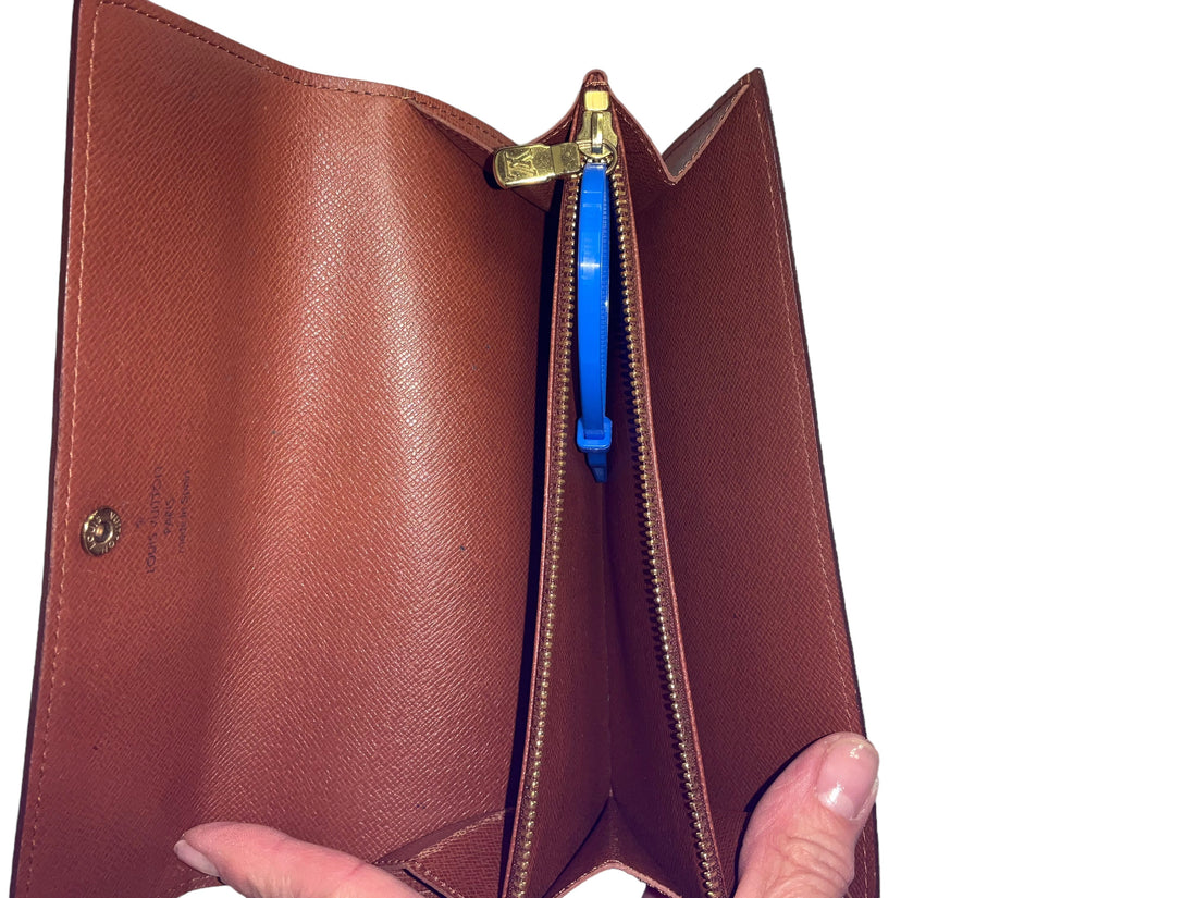 Wallet Luxury Designer By Louis Vuitton Size: Medium