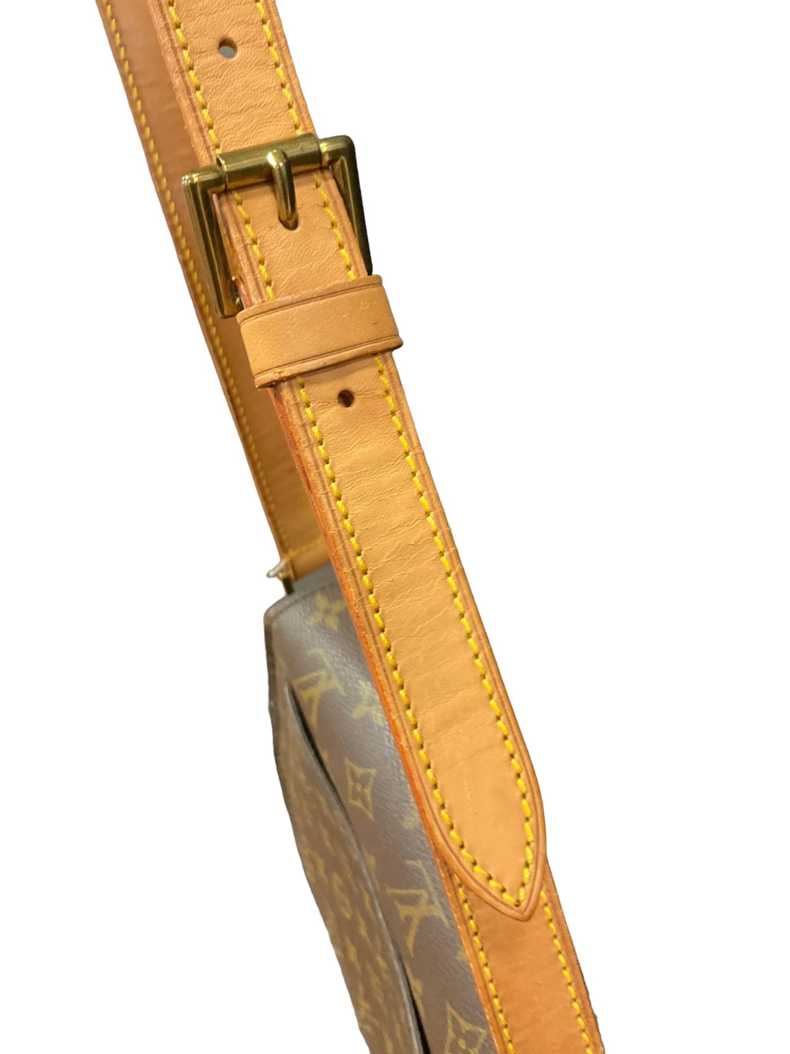 Crossbody Luxury Designer By Louis Vuitton, Size: Medium