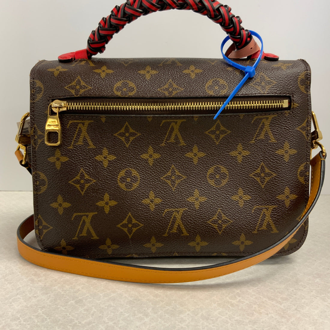 HandBag Luxury Designer Louis Vuitton, Size Medium