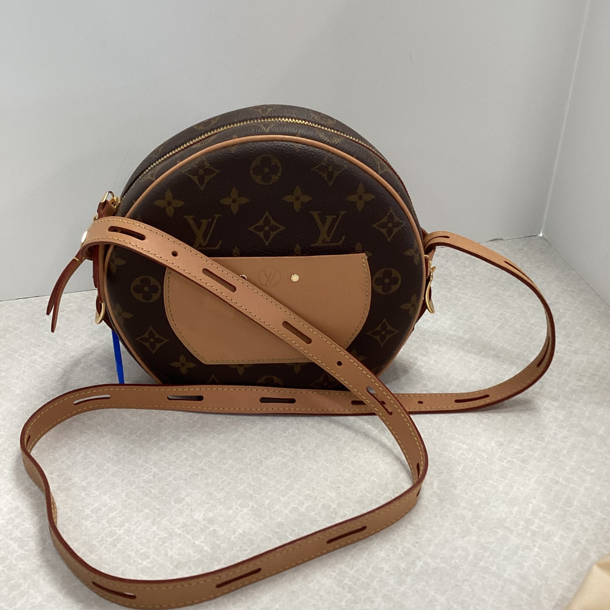 HandBag Luxury Designer Louis Vuitton, Size Medium