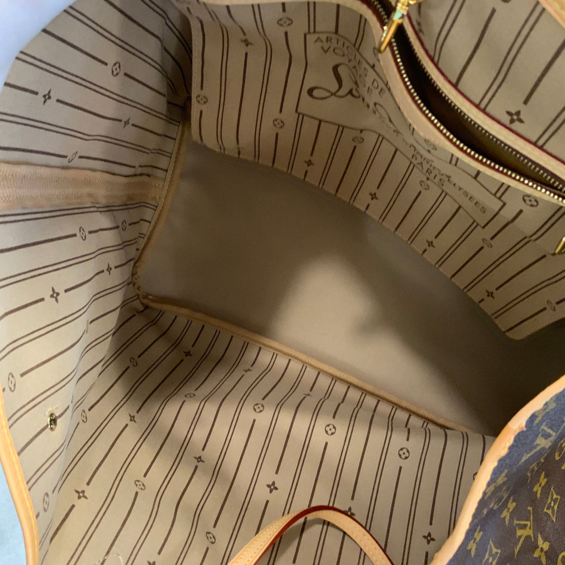 HandBag Luxury Designer Louis Vuitton, Size Large