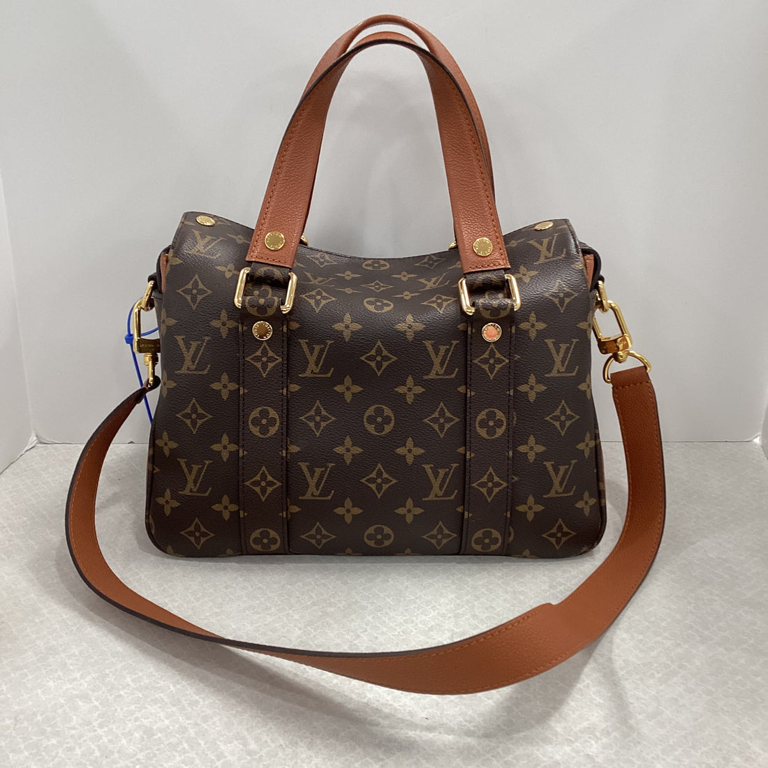 HandBag Luxury Designer By Louis Vuitton, Size: Medium