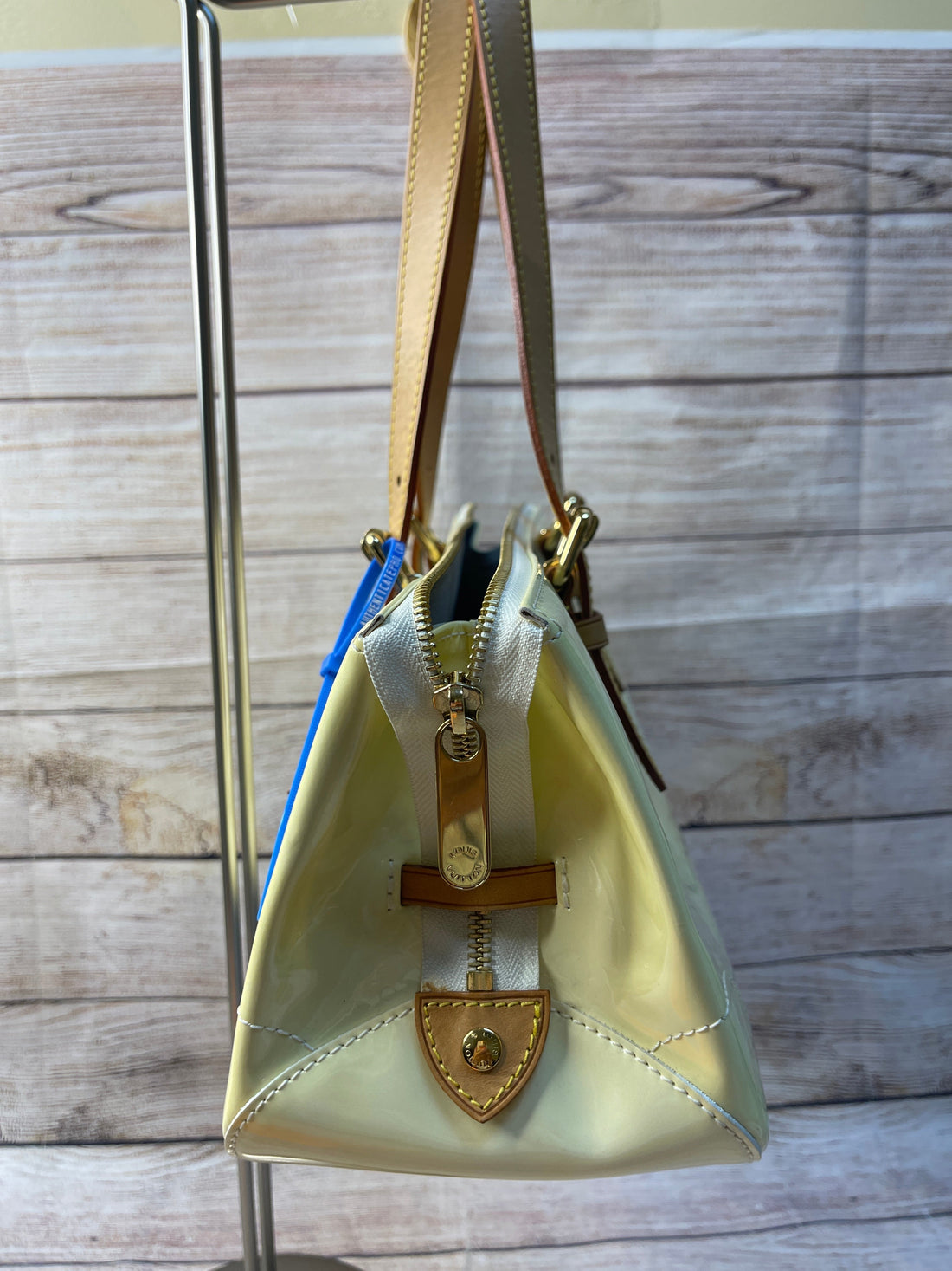 HandBag Luxury Designer Louis Vuitton, Size Medium