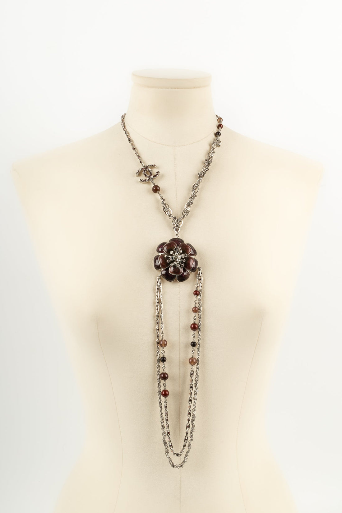 Collier cam�lia Chanel