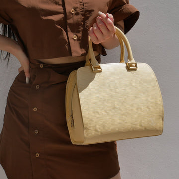 Louis Vuitton 2002 PONT NEUF M5205A