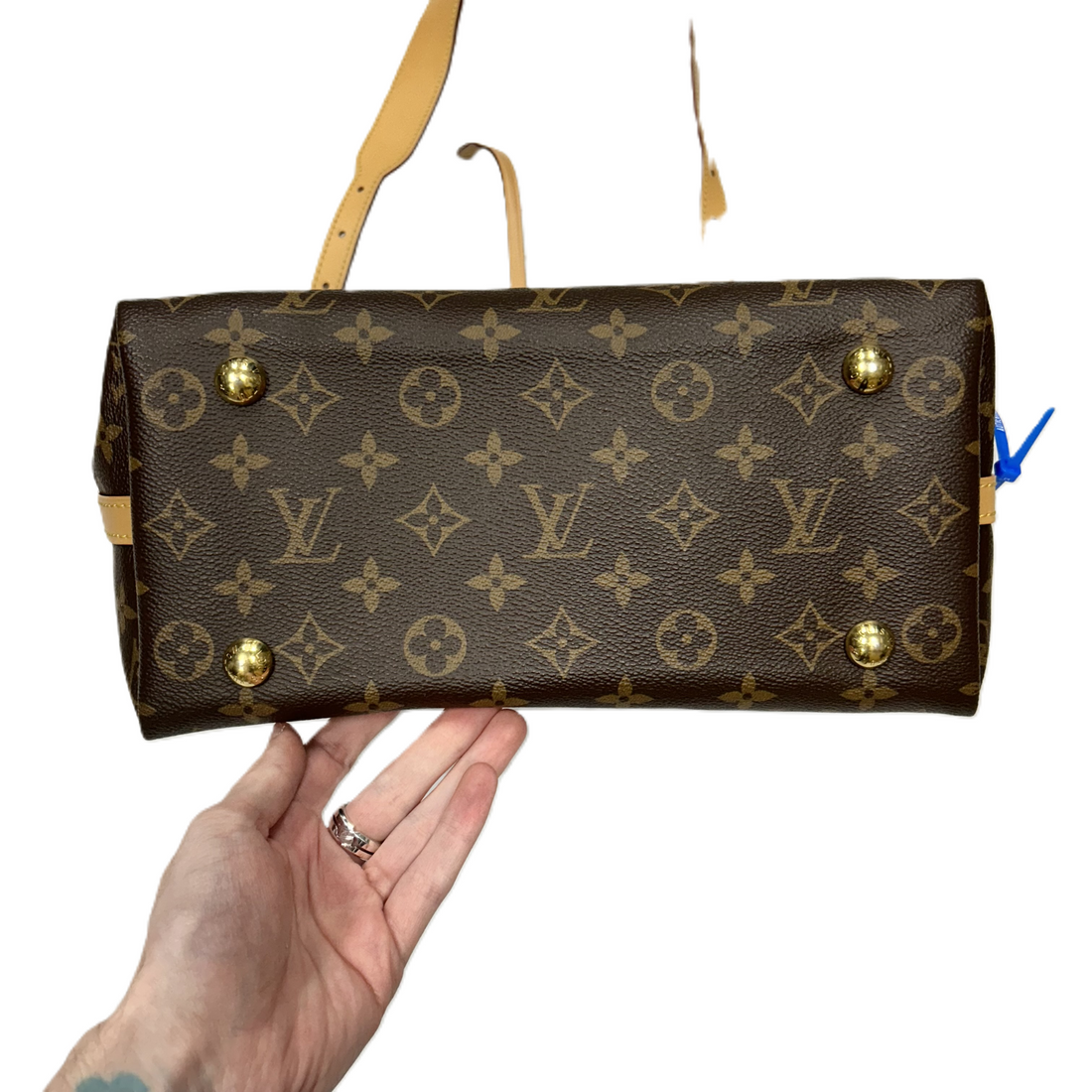 HandBag Luxury Designer By Louis Vuitton, Size: Medium
