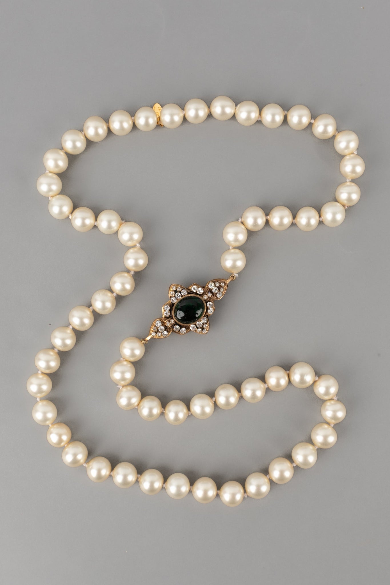 Collier de perles Chanel 1980's