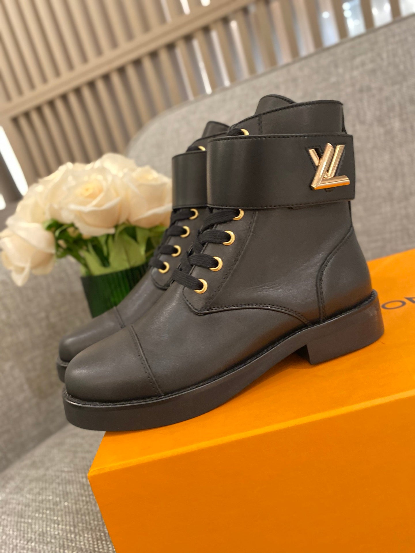 Premium Louis Vuitton BOOTS 052