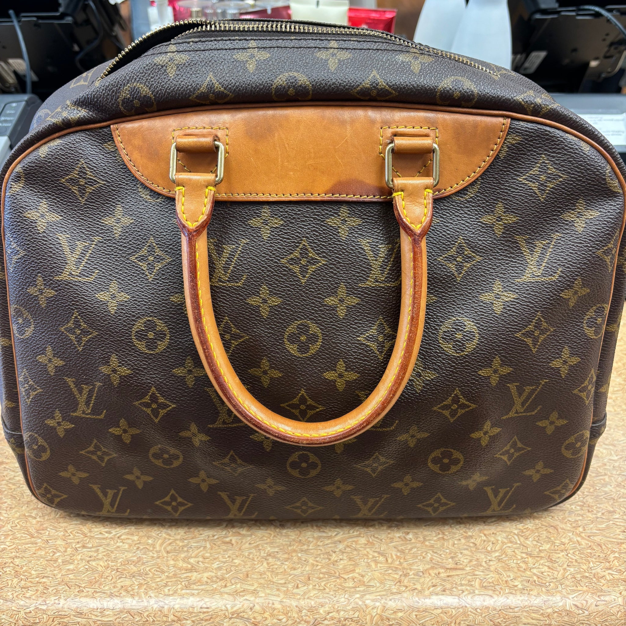 HandBag Luxury Designer Louis Vuitton, Size Large