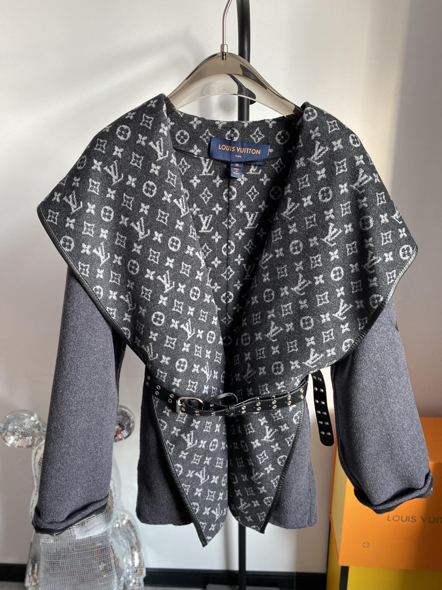 Luxury Louis Vuitton Wrap Coat 025
