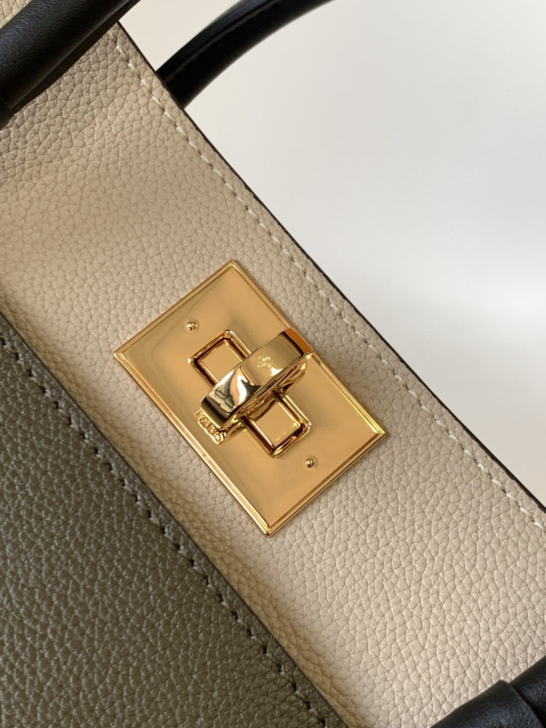 LV On My Side MM Tote Bag Monogram Canvas Laurier Gretlm For Womtlm,  Shoulder Bags 12in/31cm LV M55302