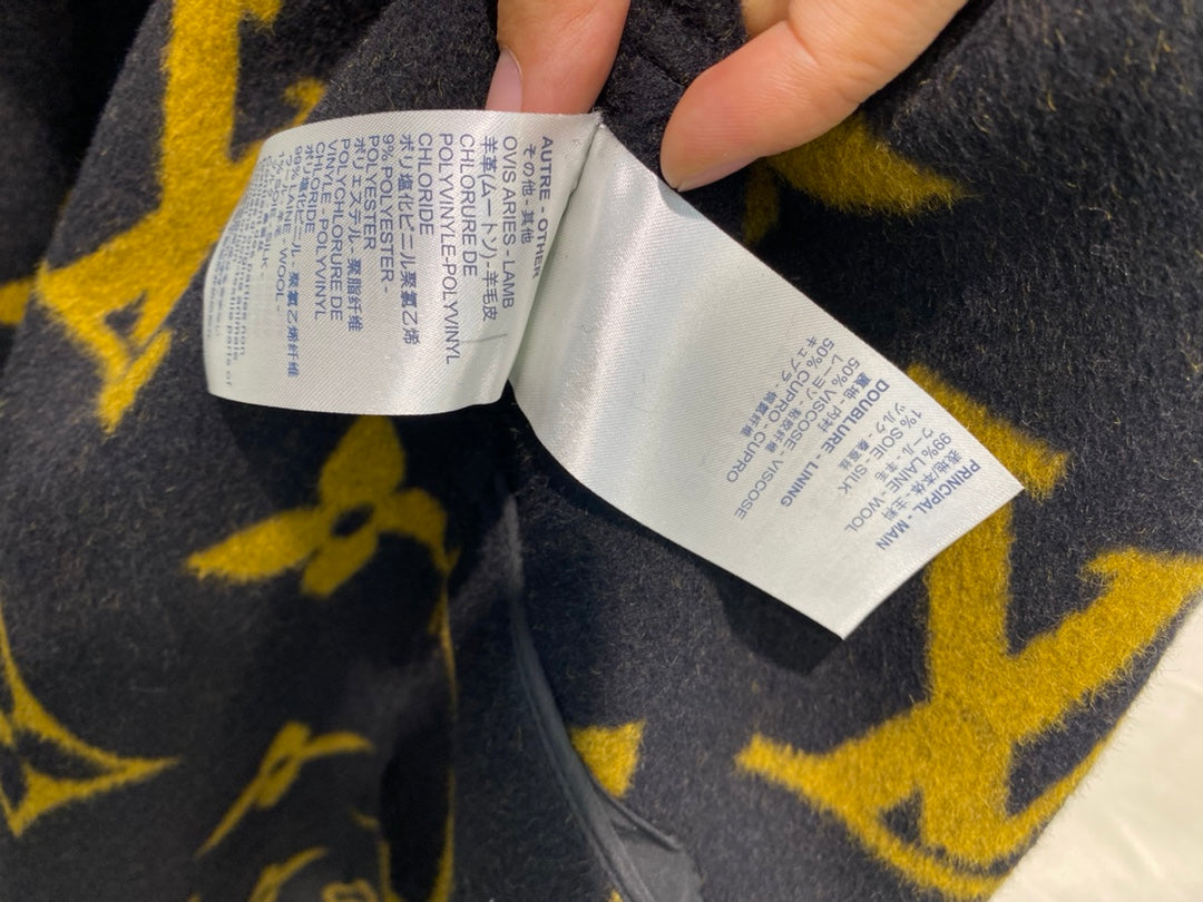 Luxury Louis Vuitton Wrap Coat 037