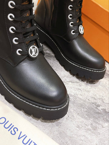 Premium Louis Vuitton BOOTS 040