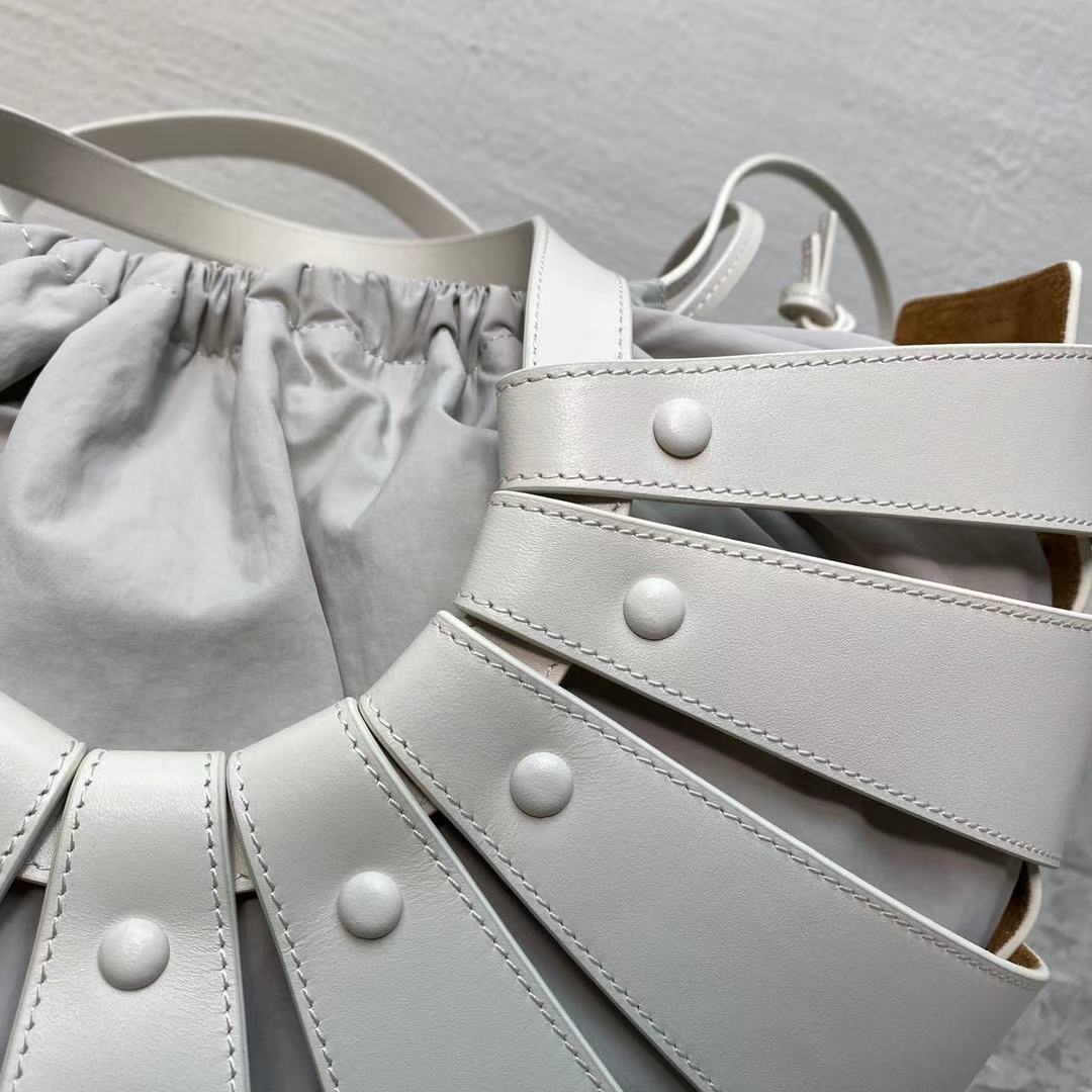 BV Medium Shoulder Bag White, For Womtlm, Womtlm’s Bags 8.6in/22cm