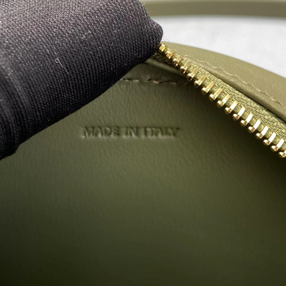 CE Crossbody Oval Purse Cuir Triomphe Dark Gretlm For Womtlm 6in/16cm