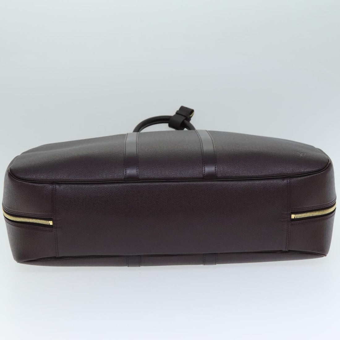 LOUIS VUITTON Taiga Travel