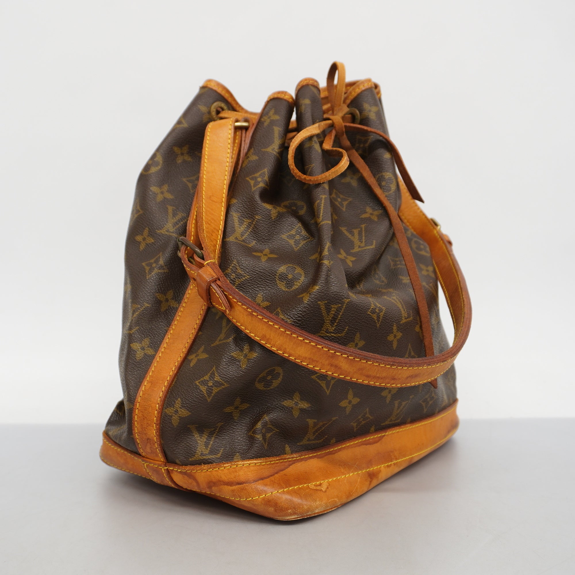 LOUIS VUITTONAuth Monogram Noe M42224 Women's Shoulder Bag
