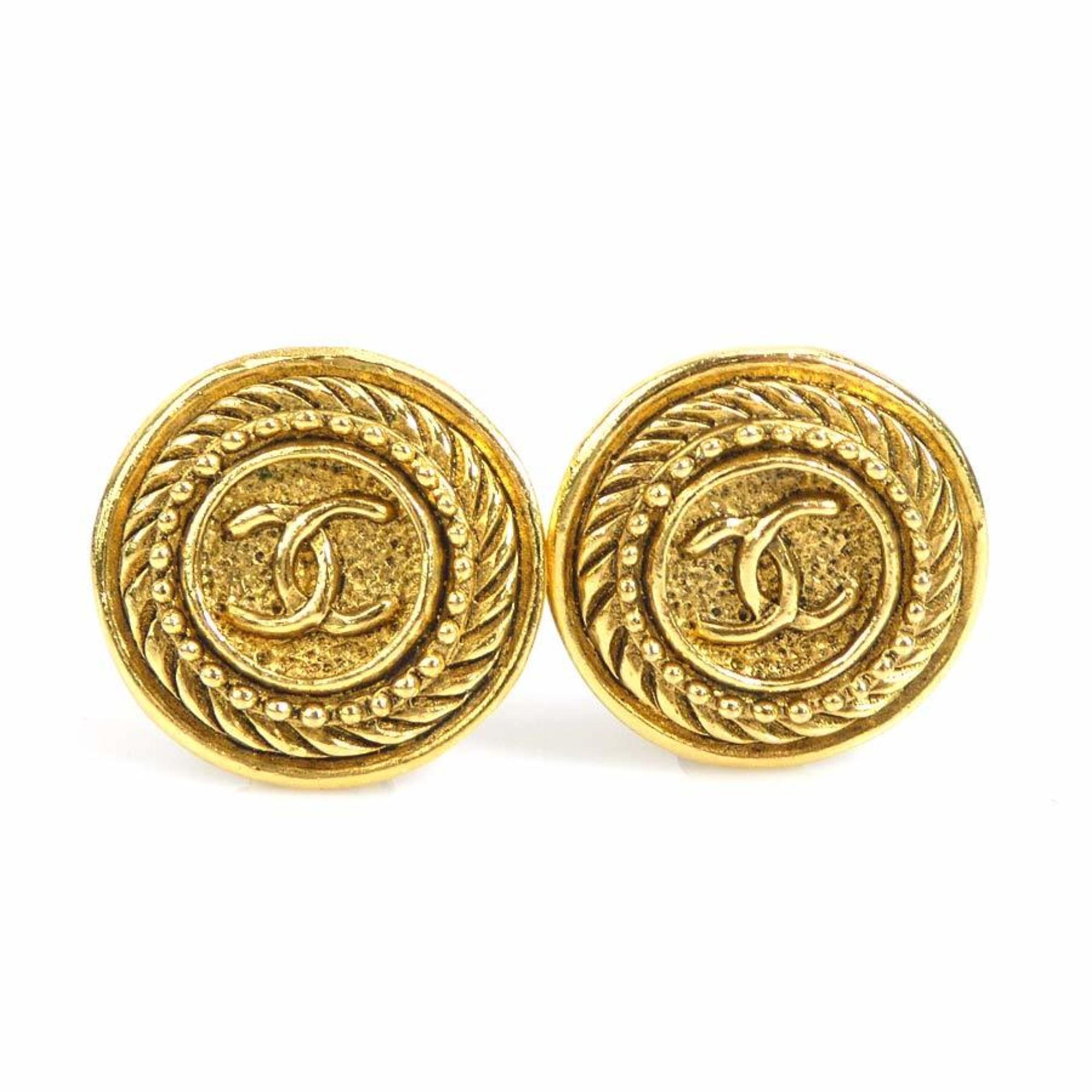 Chanel earrings here mark metal gold ladies