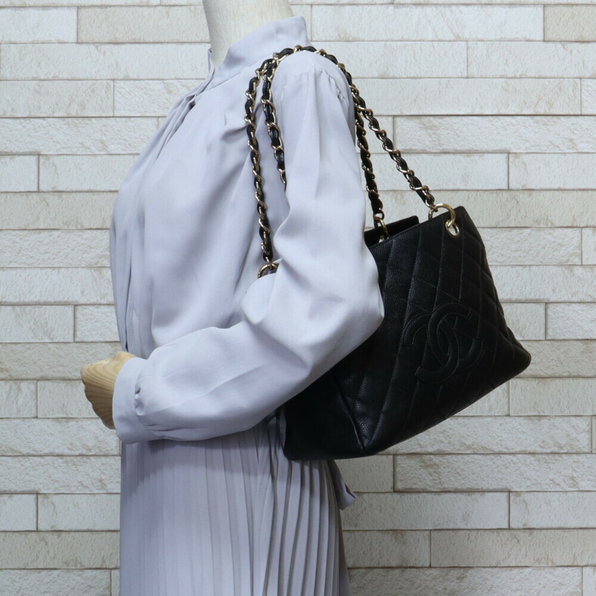 Chanel chain matelasse handBag caviar skin black ladies