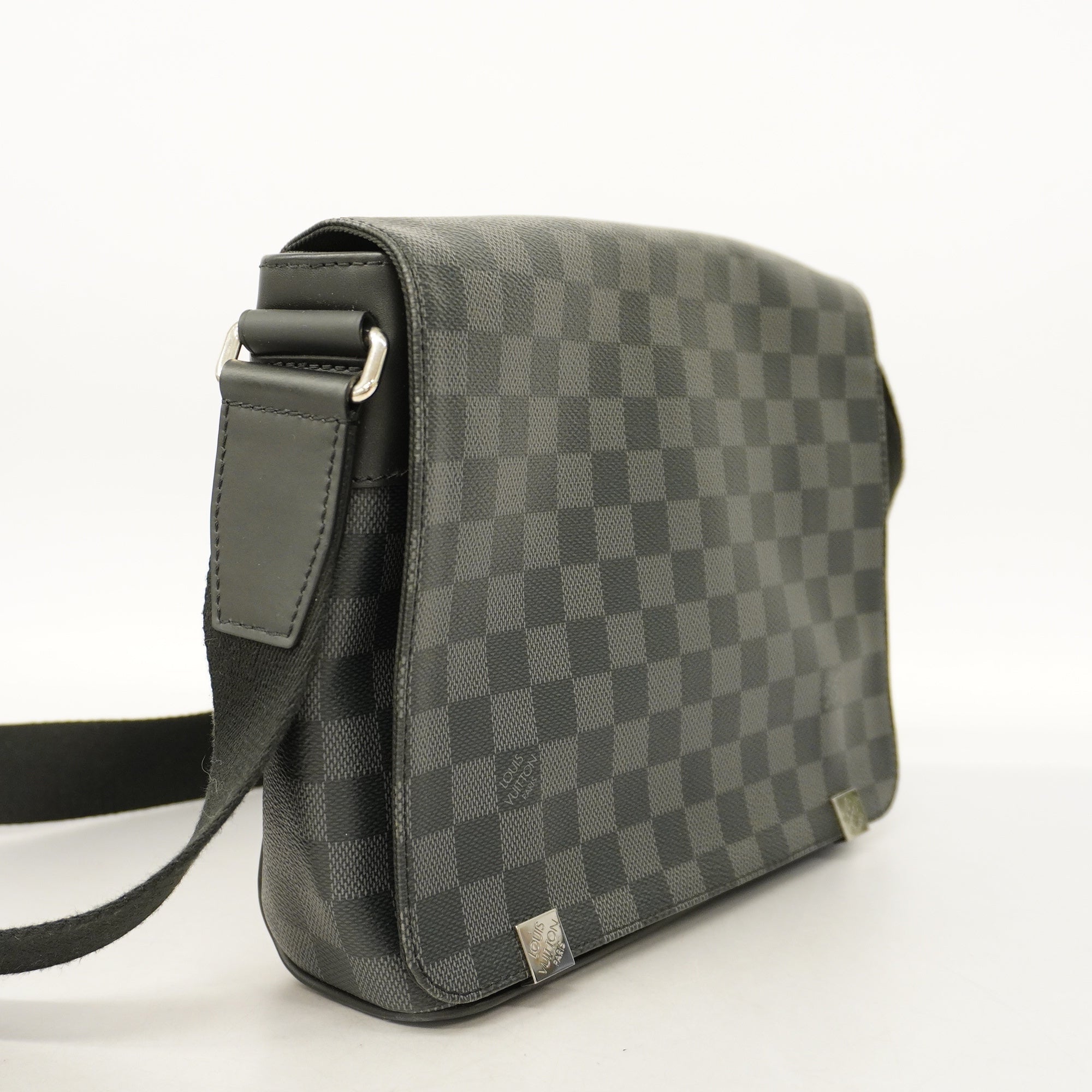 LOUIS VUITTONAuth Damier Graphite District PM N41028 Shoulder Bag